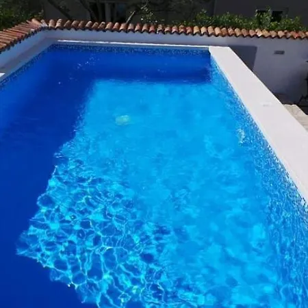 شقة Comfortable With Pool *