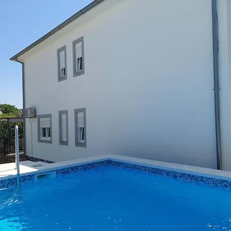 Comfortable With Pool * بولا