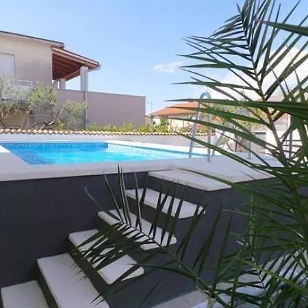 شقة Comfortable With Pool