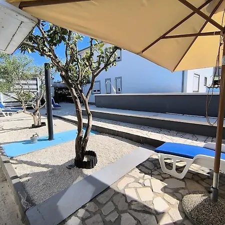 Comfortable With Pool شقة بولا